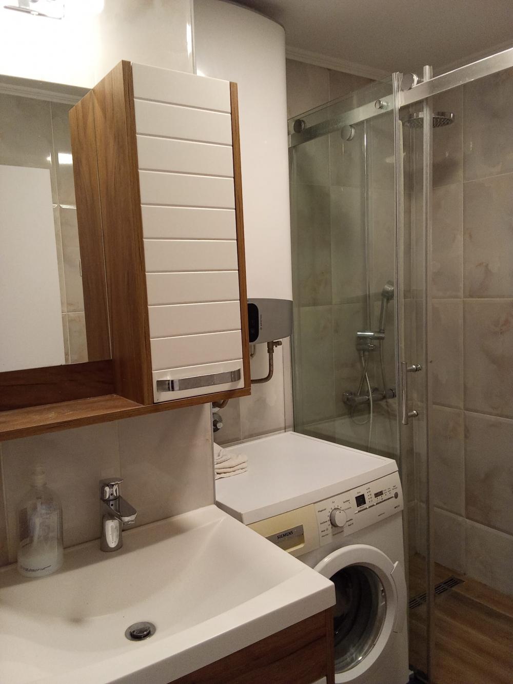 Slika 3 - Продаја 4.0 стан Челебоновића Бежанијска Коса Нови Београд рампа за инвалидска колица поглед на парк огромна тераса стаклена зимска кућа реновирана намештена закупна имовина инвестиција некретнине куповина Србија Еxpo 2027 Сурчин